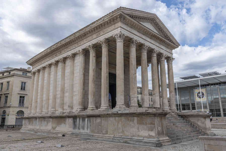 Francia - Nimes 013 - la Maison Carrée.jpg